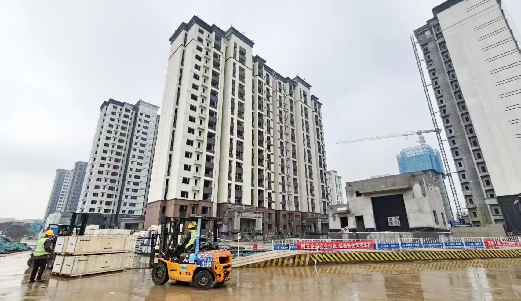 elevator delievery to community .jpg